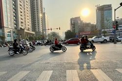 Không khí lạnh tràn về, thời tiết Hà Nội và nhiều tỉnh thành miền Bắc diễn biến bất thường