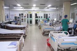 Khi nào cơ sở khám chữa bệnh bị đình chỉ hoặc thu hồi giấy phép hoạt động?