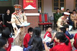Trường THCS Láng Hạ xây dựng mô hình cổng trường an toàn giao thông