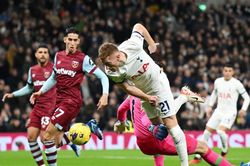 Kết quả bóng đá Ngoại hạng Anh vòng 15: Tottenham thua ngược, Newcastle thảm bại