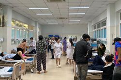 Nhiều học sinh ở Quảng Ngãi phải nhập viện sau khi ăn thạch 'lạ'