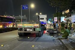 Đôi nam nữ đi xe máy va chạm với xe đầu kéo, người nữ tử vong
