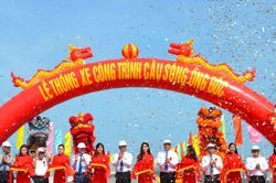 Phó Thủ tướng Lê Minh Khái dự lễ thông xe cầu sông Ông Đốc (Cà Mau)