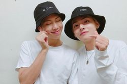 BTS trước ngày nhập ngũ: RM viết thư đầy cảm xúc, V nhận được quà của team