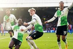 Cuộc đua vô địch Ngoại hạng Anh: Liverpool tăng tốc, Arsenal và Man City dè chừng 'ngựa ô'