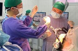 2 trường hợp Parkinson nặng được phẫu thuật thành công nhờ phẫu thuật kích thích não sâu