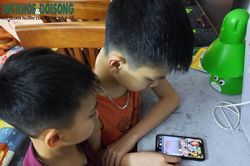 Làm thế nào để bảo vệ trẻ em khỏi những thông tin xấu, độc trên mạng xã hội?