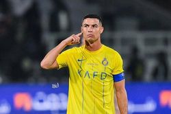 Hình ảnh Ronaldo ăn mừng bàn thắng thứ 50 trong năm 2023