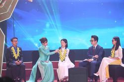 Cô giáo không tay được tuyên dương 'thanh niên sống đẹp' năm 2023