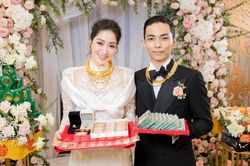 Bồi hồi về lễ đính hôn đã diễn ra một năm, Khánh Thi và Phan Hiển tiếp tục làm đám cưới?