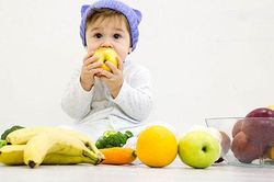 Những điều cấm kỵ khi ăn trái cây cho bé 2 tuổi