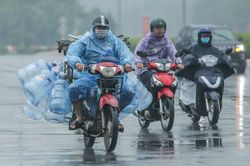 Không khí lạnh tràn về, miền Bắc đón mưa hạ nhiệt