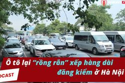 Ô tô lại 'rồng rắn' xếp hàng dài đăng kiểm ở Hà Nội