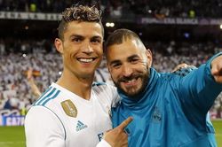 Benzema loại Messi và Ronaldo khỏi đội hình thi đấu trong mơ của mình