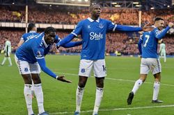 Chelsea cần ý thức được bài học từ chính Everton