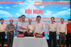 Hải quân Việt Nam làm điểm tựa cho ngư dân vươn khơi, bám biển