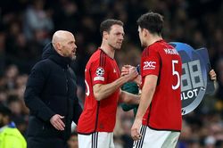Ten Hag nói gì khi MU đứng cuối bảng, hứng chịu những kỷ lục tệ hại tại Cúp C1 châu Âu?