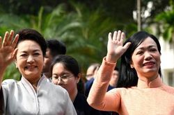 Phu nhân Chủ tịch nước Võ Văn Thưởng và Phu nhân Tổng Bí thư, Chủ tịch nước Trung Quốc gặp gỡ sinh viên