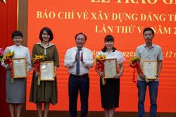 Trao 16 tác phẩm đoạt Giải Búa liềm vàng tỉnh Quảng Bình năm 2023
