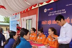 Khách hàng Hà Tĩnh ngày càng 'chuộng' thanh toán tiền điện online