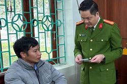 Bắt quả tang cán bộ bản mua bán ma túy với số lượng 'khủng' ở Lai Châu