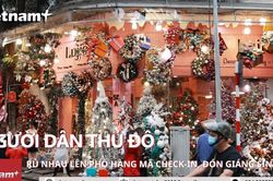 Người dân Thủ đô rủ nhau lên phố Hàng Mã check-in, đón Giáng sinh sớm