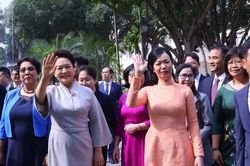 Phu nhân Chủ tịch nước Việt Nam-Trung Quốc gặp gỡ sinh viên ĐHQG Hà Nội
