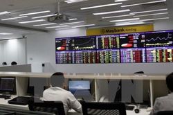 Chứng khoán ngày 13/12: VN-Index rung lắc mạnh