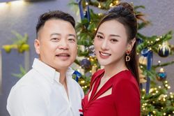 Phương Oanh tung bộ ảnh đón Noel tình tứ bên Shark Bình, netizen soi ngay một chi tiết