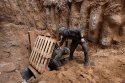 Israel bơm nước biển vào địa đạo của Hamas