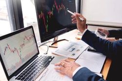 Chứng khoán 14/12: Dòng tiền 'thờ ơ', VN-Index suýt thủng mốc quan trọng