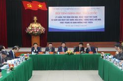 Nhìn lại gần 50 năm 'dòng chảy' lý luận, phê bình