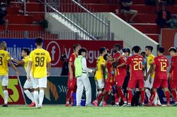 Án phạt nghiêm khắc để ngăn chặn những 'cái đầu nóng' tại V League 2023/24