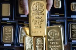FED giữ nguyên lãi suất, giá vàng tăng dựng đứng