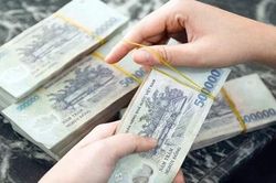 Dùng tiền giả có bị phạt tù không?