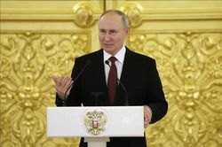 Tổng thống Nga Vladimir Putin giao lưu trực tuyến với người dân