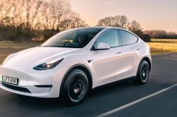 Tesla triệu hồi hơn 2 triệu xe để khắc phục nguy cơ trong phần mềm tự lái