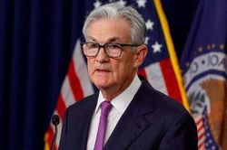 Fed giữ nguyên lãi suất, dự báo có ít nhất ba đợt cắt giảm vào năm 2024