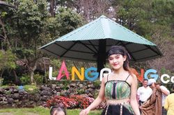 Thổ cẩm Tây Nguyên: Nhìn từ những người trẻ