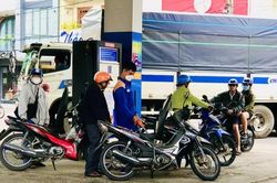 Giá xăng, dầu giảm từ 720 đồng đến 920 đồng/lít
