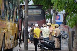 TP Hồ Chí Minh: Vận tải khách biến tướng vẫn hoạt động công khai