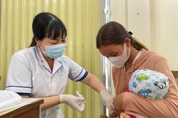 Việt Nam tiếp nhận gần 500.000 liều vaccine 5 trong 1