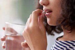 Uống vitamin C hàng ngày có tốt không?