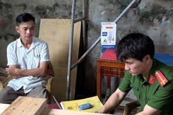 Thừa Thiên - Huế: Phát hiện đường dây làm giả kính xe ô tô gắn mác thương hiệu uy tín