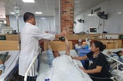 Hà Nội: Thanh niên co giật, sùi bọt mép sau khi thử 'vị mới' thuốc lá điện tử