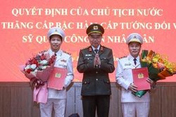 Trao quyết định thăng cấp bậc hàm Trung tướng đối với 2 đồng chí Thứ trưởng Bộ Công an