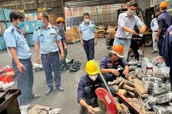 Tiêu hủy 24.400 sản phẩm kém chất lượng, hàng nhái trị giá gần 7 tỷ đồng