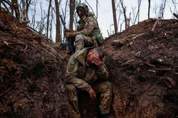 Ukraine cầm cự được bao lâu nếu Mỹ không hỗ trợ thêm?