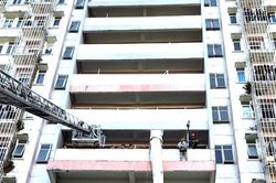 Sinh viên làng đại học tập thoát nạn khi kí túc xá 10 tầng bốc cháy