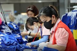 Phần đông lao động nữ di cư phải sống xa con